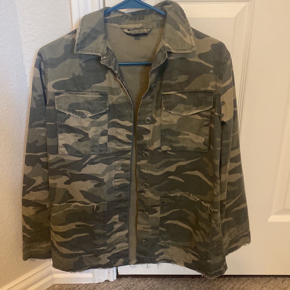 TopShop Camo jacket/button down US 2 EUR 34